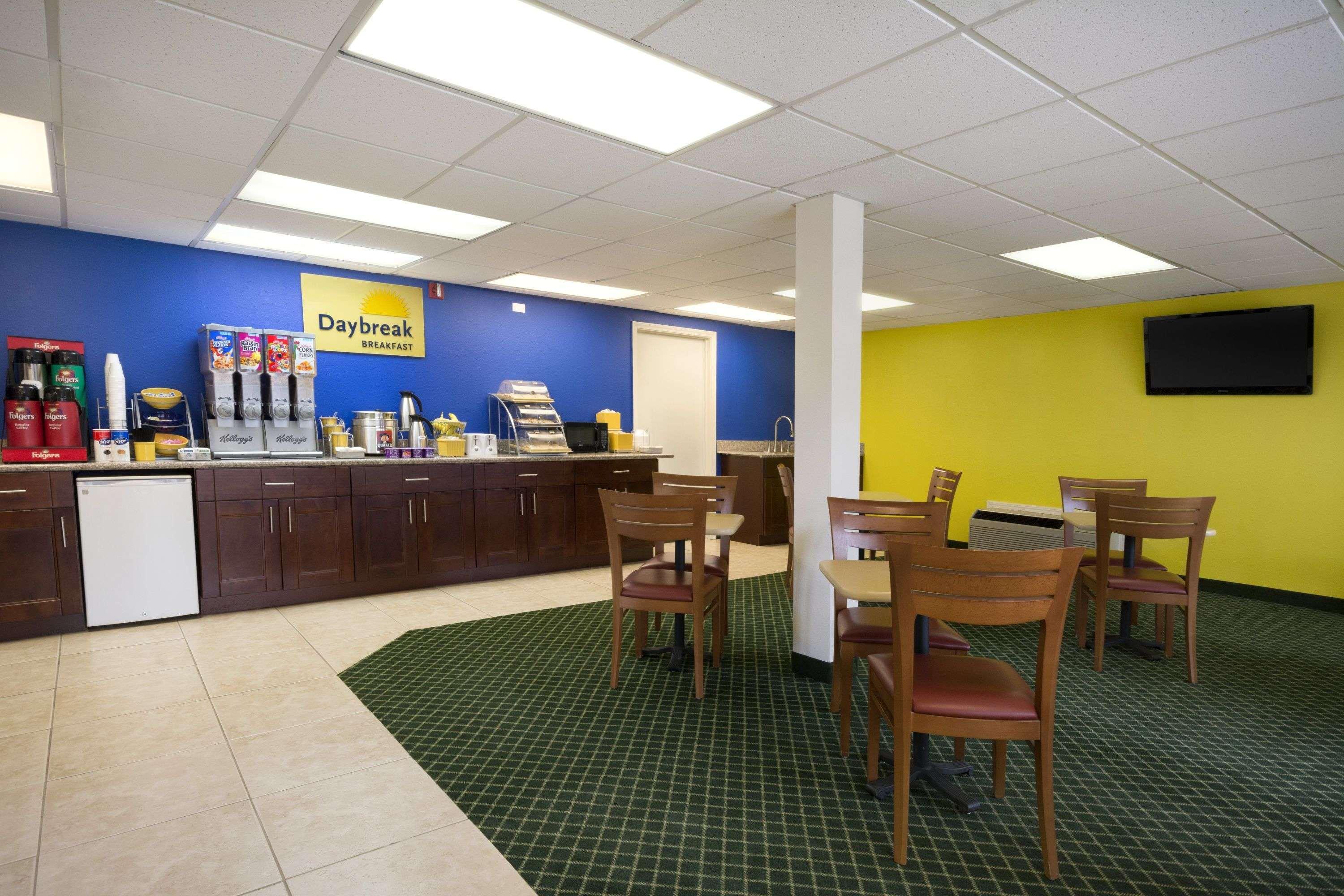 Days Inn By Wyndham Alma Ngoại thất bức ảnh
